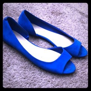 Open toe blue flats